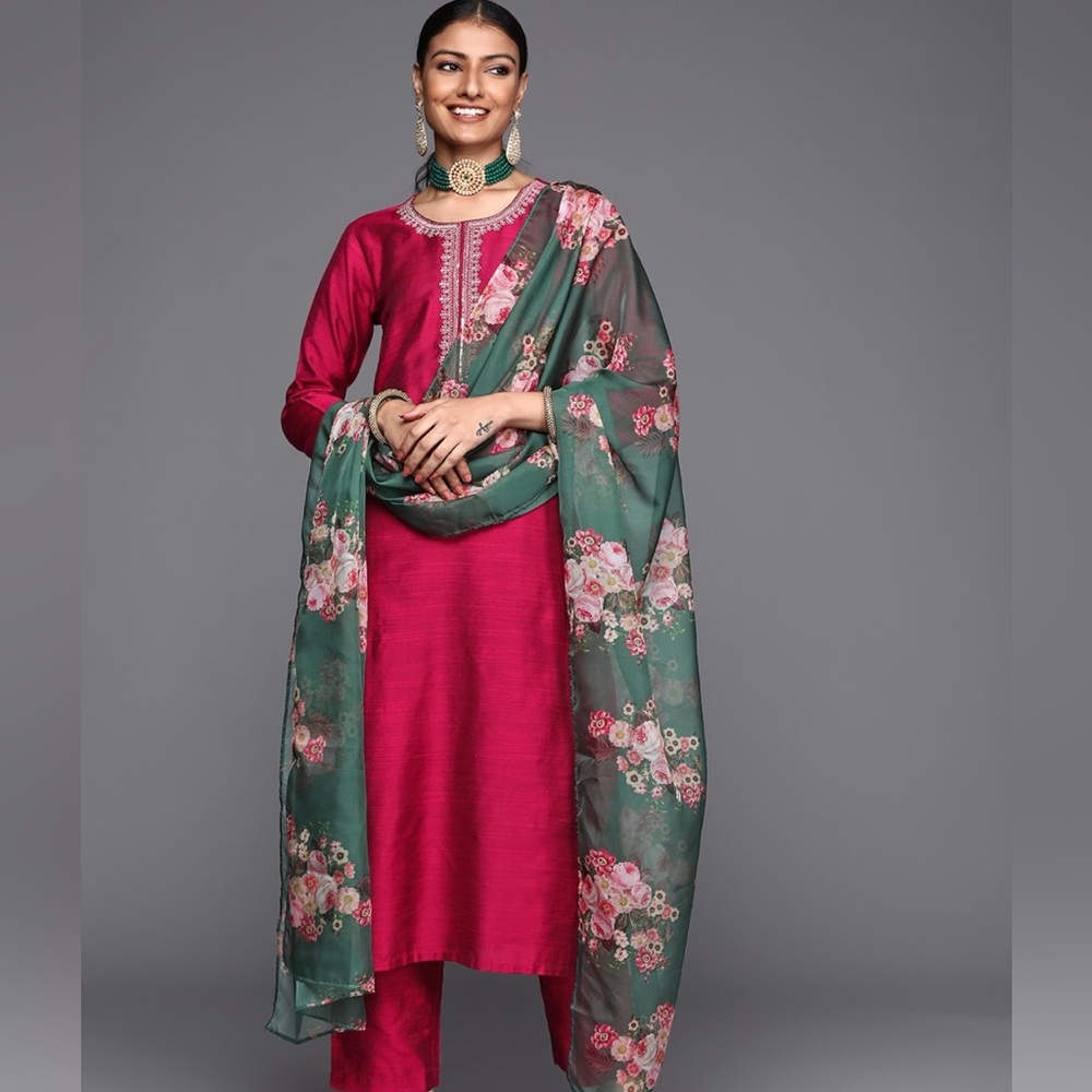 Maroon ethnic Motifs Embroidered kurta with trouser & Dupatta